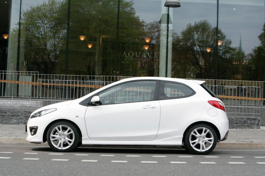  Mazda2 3-Door 2007 года  (фото 33 из 96)